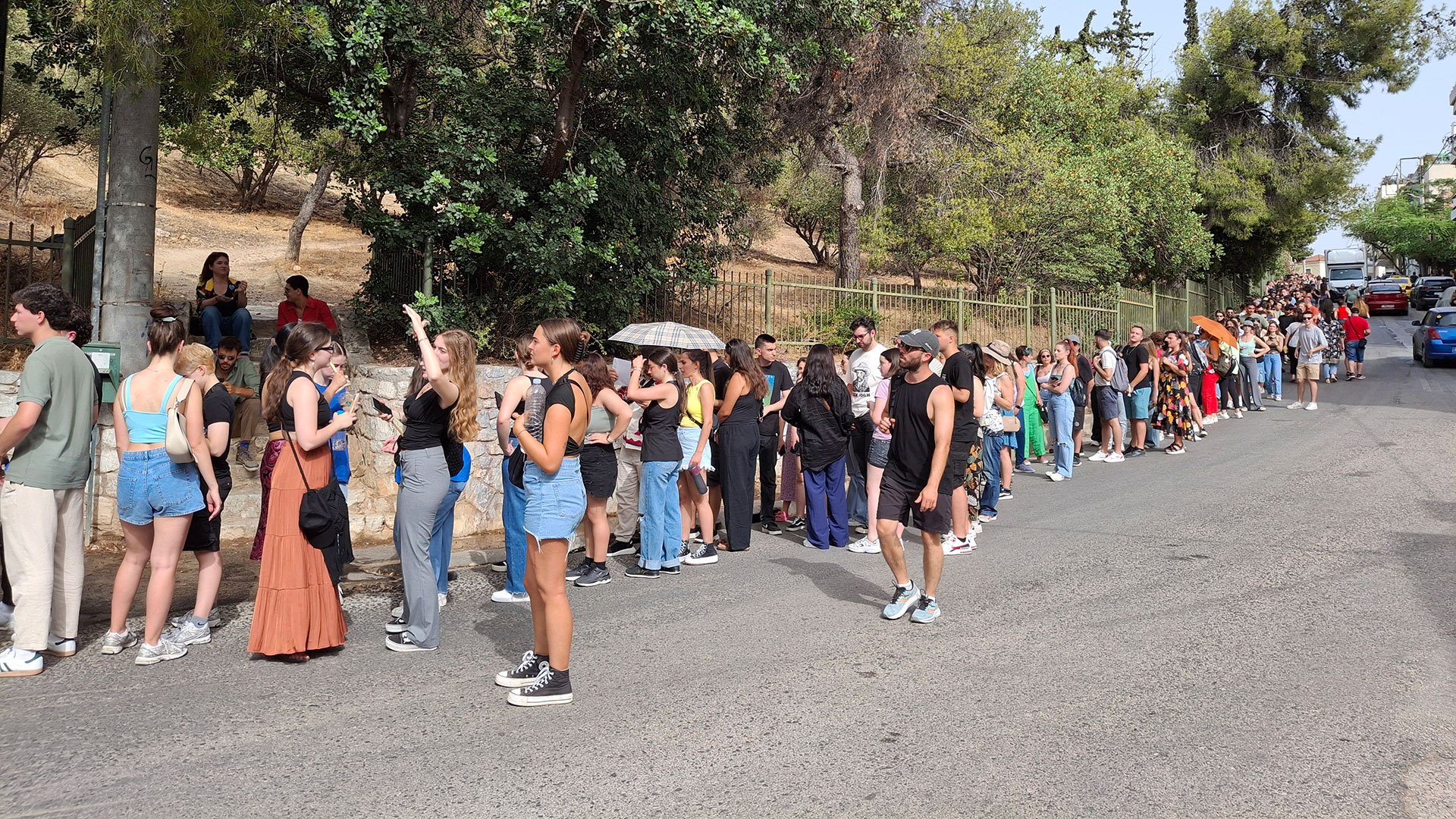 Coldplay: Μεγάλες ουρές για το νέο βίντεο κλιπ στο Ηρώδειο-1