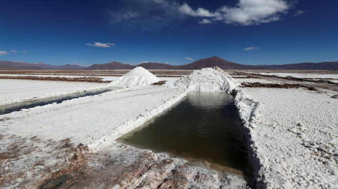 μάχη-ηπα-κίνας-για-το-λίθιο-της-αργεν-563096407