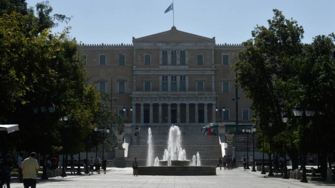 καύσωνας-σχολεία-ποια-παραμένουν-κ-563072914