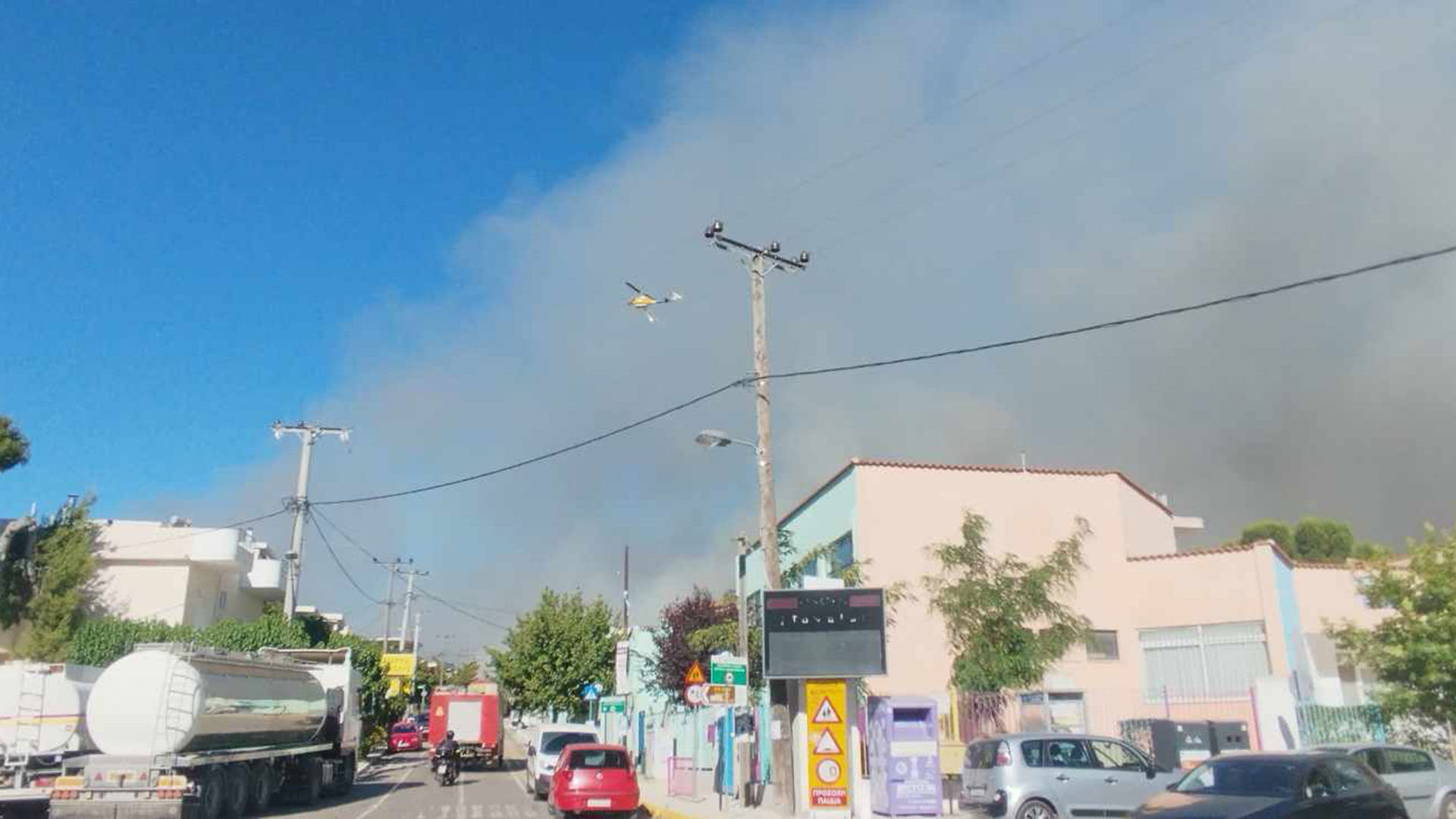 Σταμάτα Διονύσου: «Επικίνδυνη πυρκαγιά», κοντά σε σπίτια – Μηνύματα από το 112-5