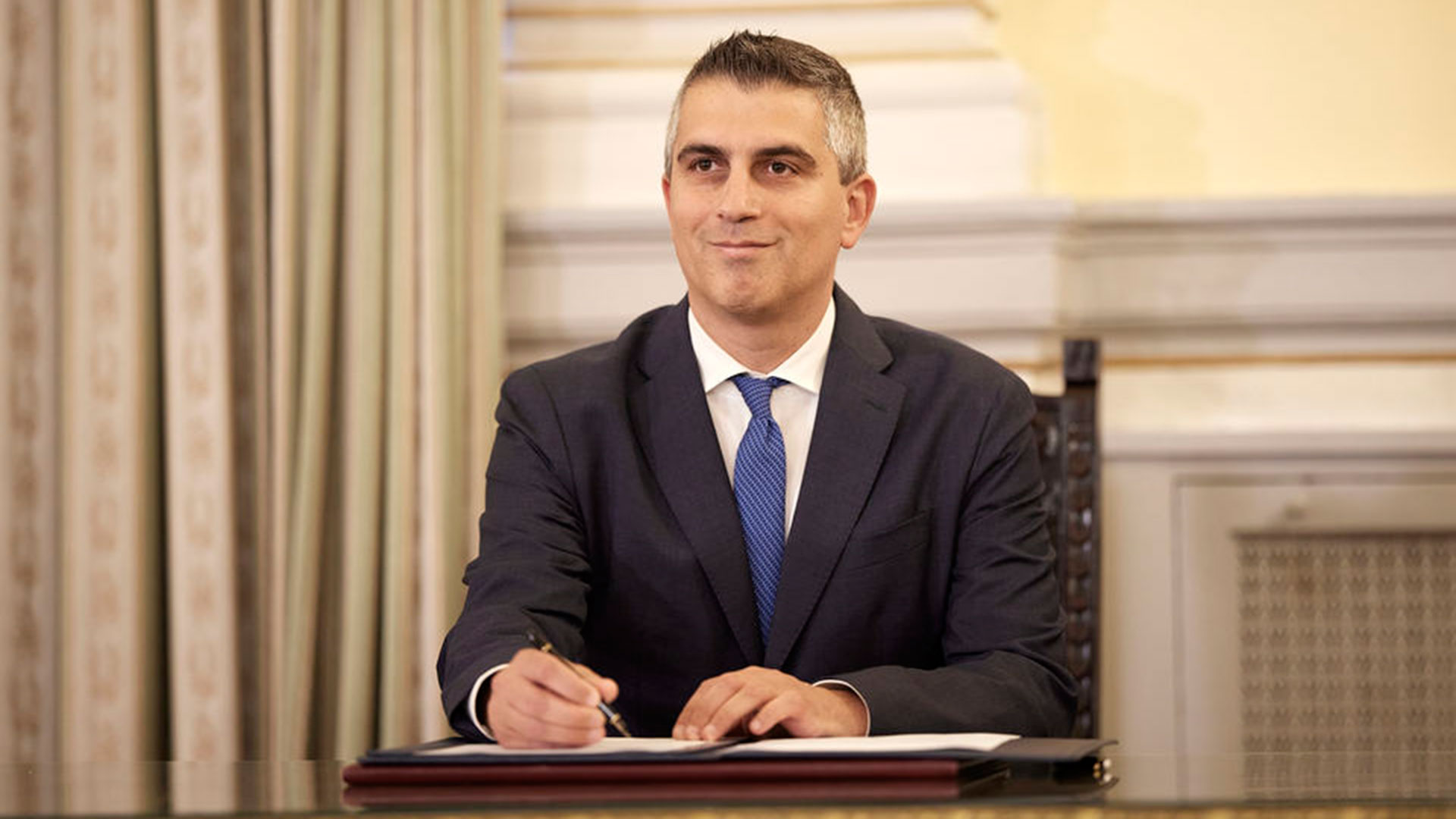 Τελετές παράδοσης – παραλαβής: Τα «κλικ» και οι δηλώσεις στα υπουργεία-1