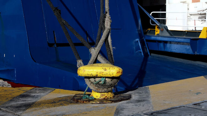 πρόσκρουση-πλοίου-στο-λιμάνι-της-φολε-563103097