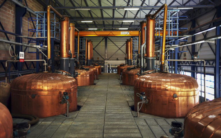 Στην εποχή του 1917 οι αποσταγματοποιοί…