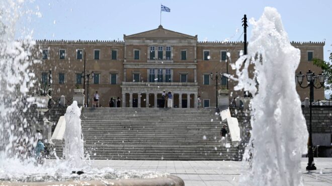 καιρός-στο-κόκκινο-η-θερμοκρασία-απ-563064835