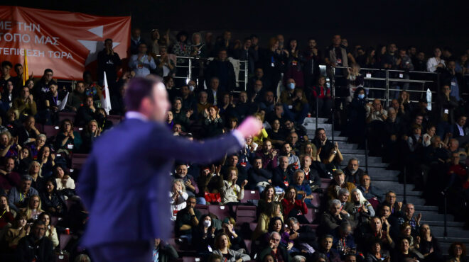 αριστερός-εμφύλιος-και-θολές-γραμμ-563061295