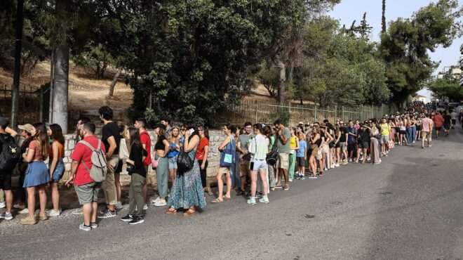 βιντεοκλίπ-με-ουρές-στο-ηρώδειο-το-κερ-563071816