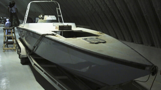 σκάφη-καμικάζι-στην-ερυθρά-θάλασσα-563081539