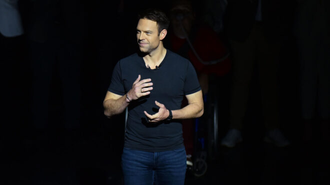 κασσελάκης-επαναφέρει-τα-επτά-ερωτή-563056651