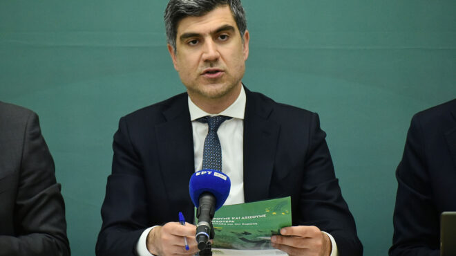 γλαβίνας-εικόνα-εσωστρέφειας-που-αδι-563083312