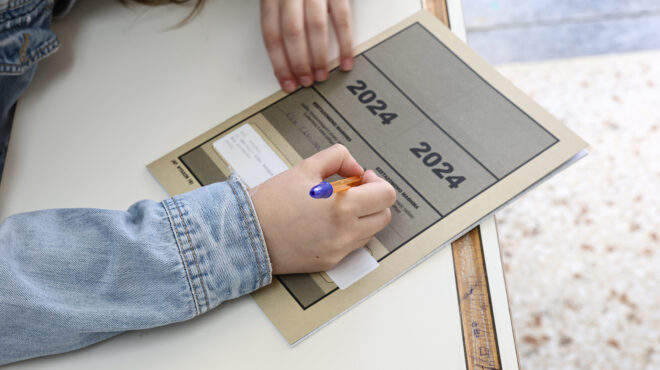 πανελλήνιες-2024-οι-απαντήσεις-και-ο-σχολ-563058835