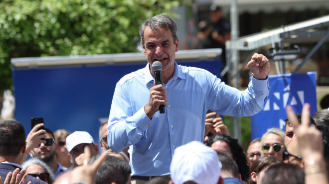 κυρ-μητσοτάκης-στην-κάλπη-για-να-ξορκί-563055931