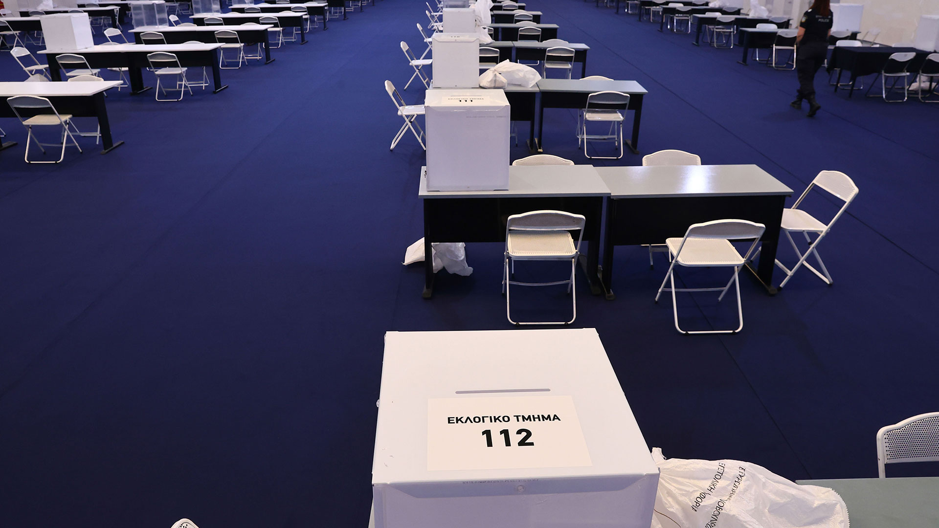 Επιστολική ψήφος: Η διαδρομή των σάκων από το εξωτερικό έως το Περιστέρι-1