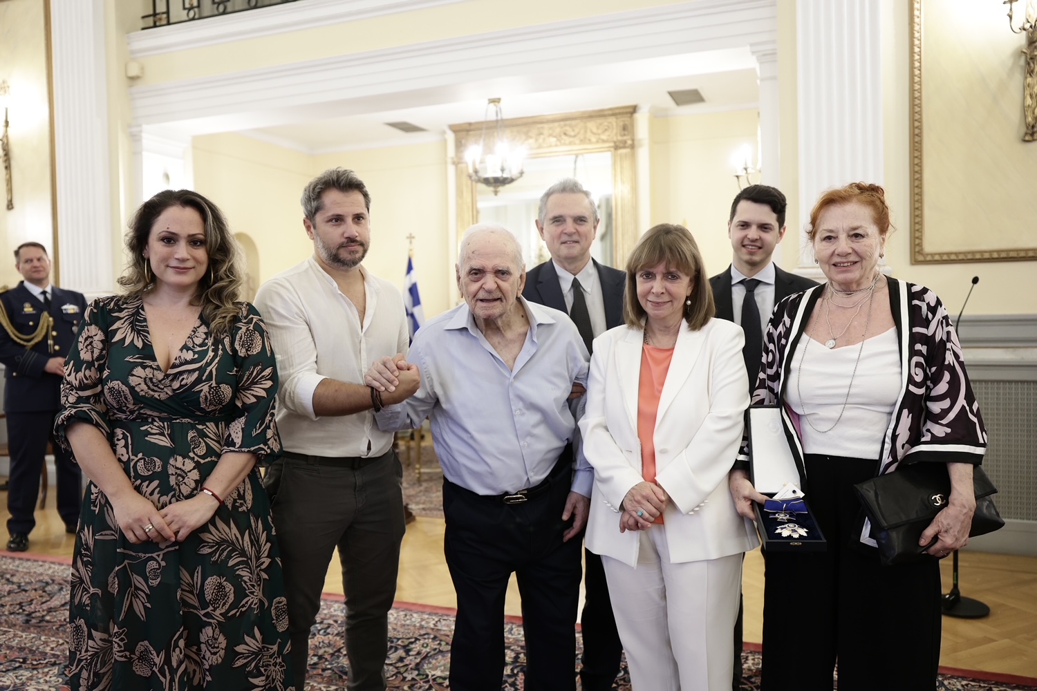 Παράσημο του Ανώτερου Ταξιάρχη του Τάγματος της Τιμής σε Μαρκόπουλο, Παπαδόπουλο και Πλέσσα-5