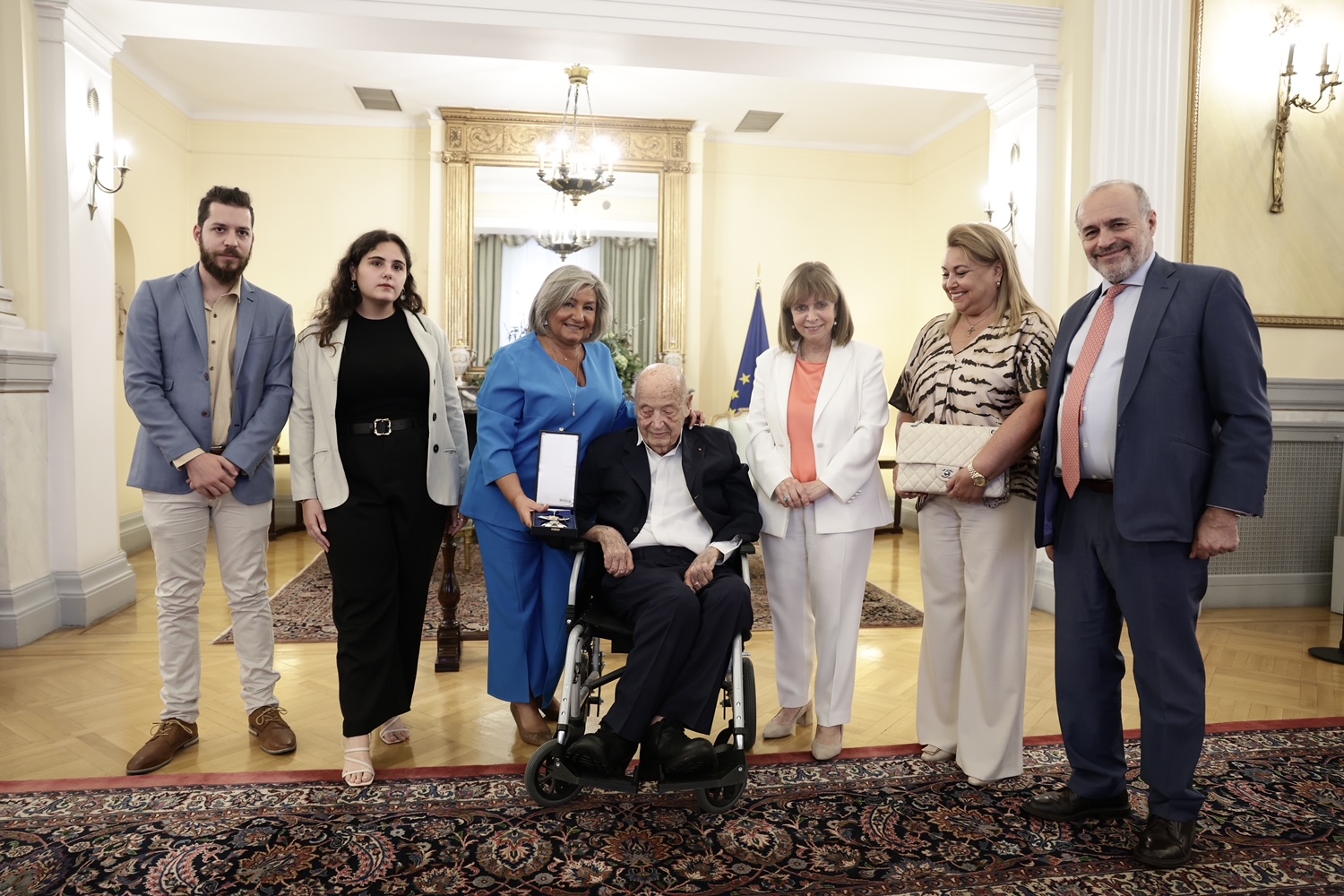 Παράσημο του Ανώτερου Ταξιάρχη του Τάγματος της Τιμής σε Μαρκόπουλο, Παπαδόπουλο και Πλέσσα-4