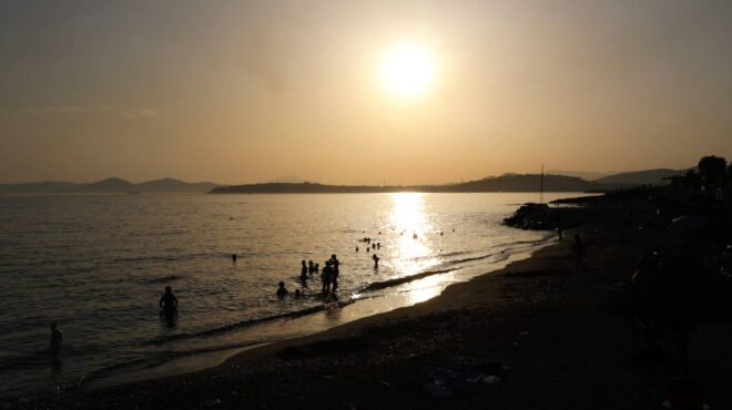 καιρός-αίθριος-με-μικρή-άνοδο-της-θερμ-563103049