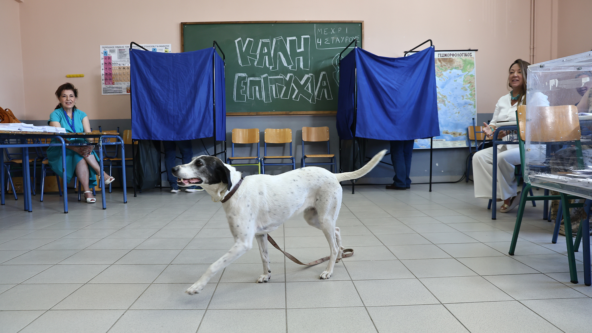 Ευρωεκλογές 2024: Στιγμιότυπα από την εκλογική διαδικασία – Φωτογραφίες-4