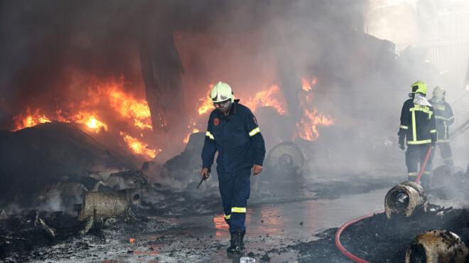 κηφισιά-εικόνες-από-τη-φωτιά-στο-εργοσ-563075407