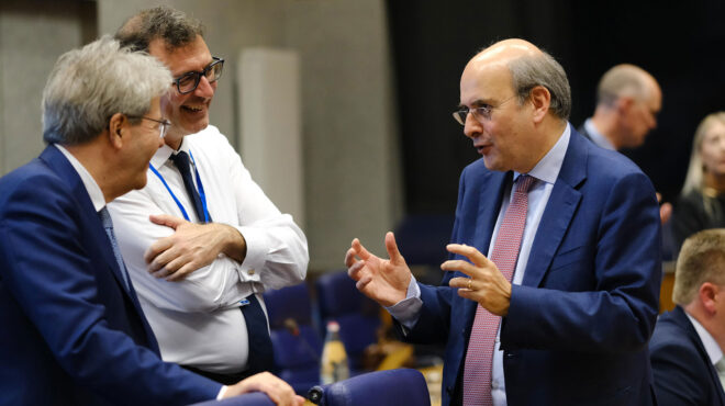 εντός-και-εκτός-χατζηδάκης-για-νέα-χρη-563092867