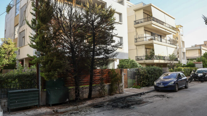 επίθεση-με-μολότοφ-έξω-από-το-σπίτι-της-563097679