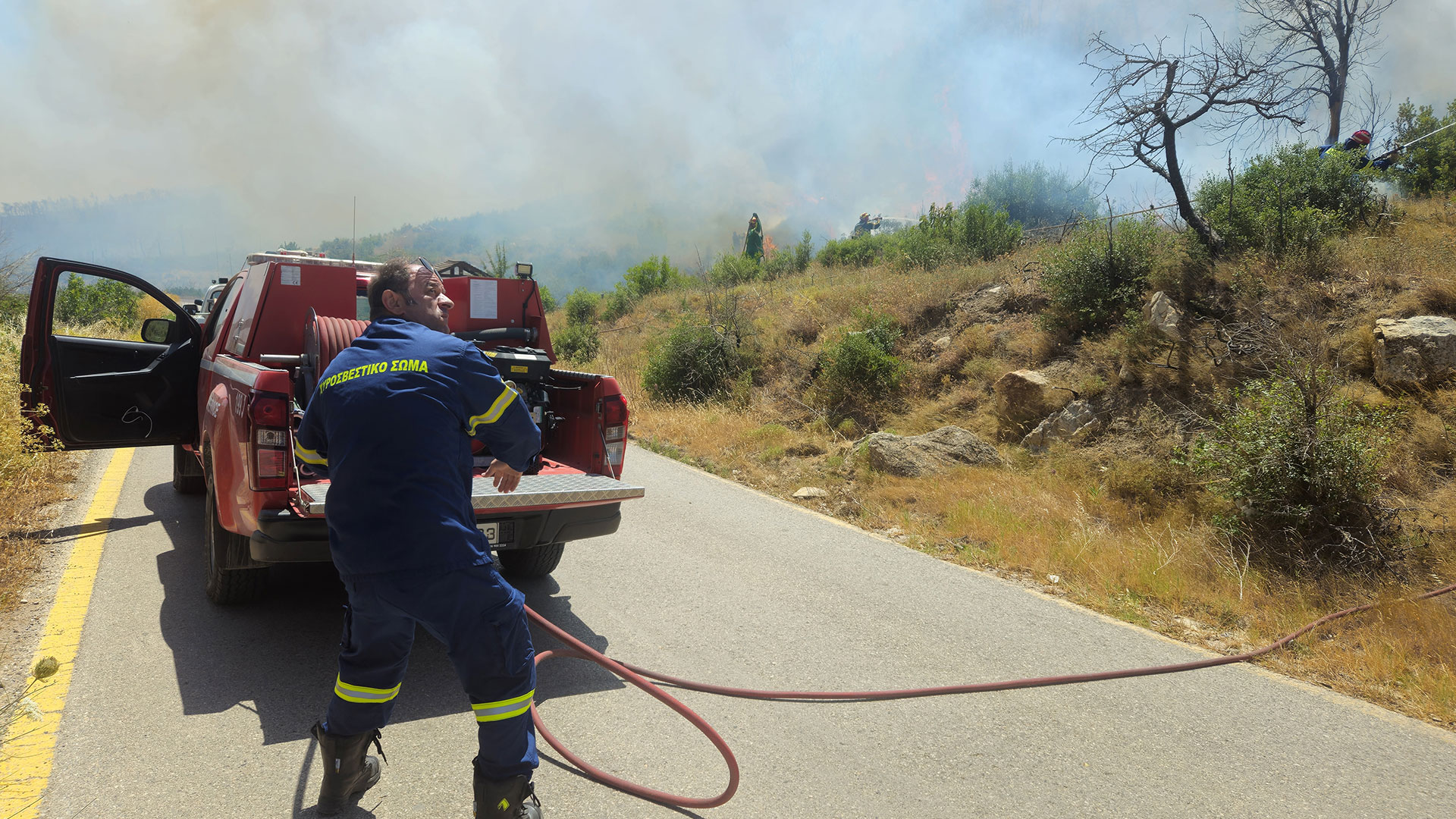 Χωρίς ενεργό μέτωπο η φωτιά στην Πάρνηθα-7