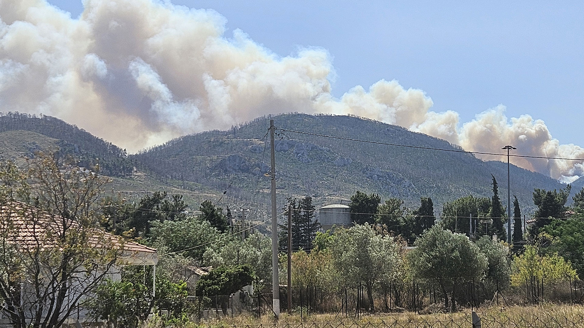 Χωρίς ενεργό μέτωπο η φωτιά στην Πάρνηθα-3