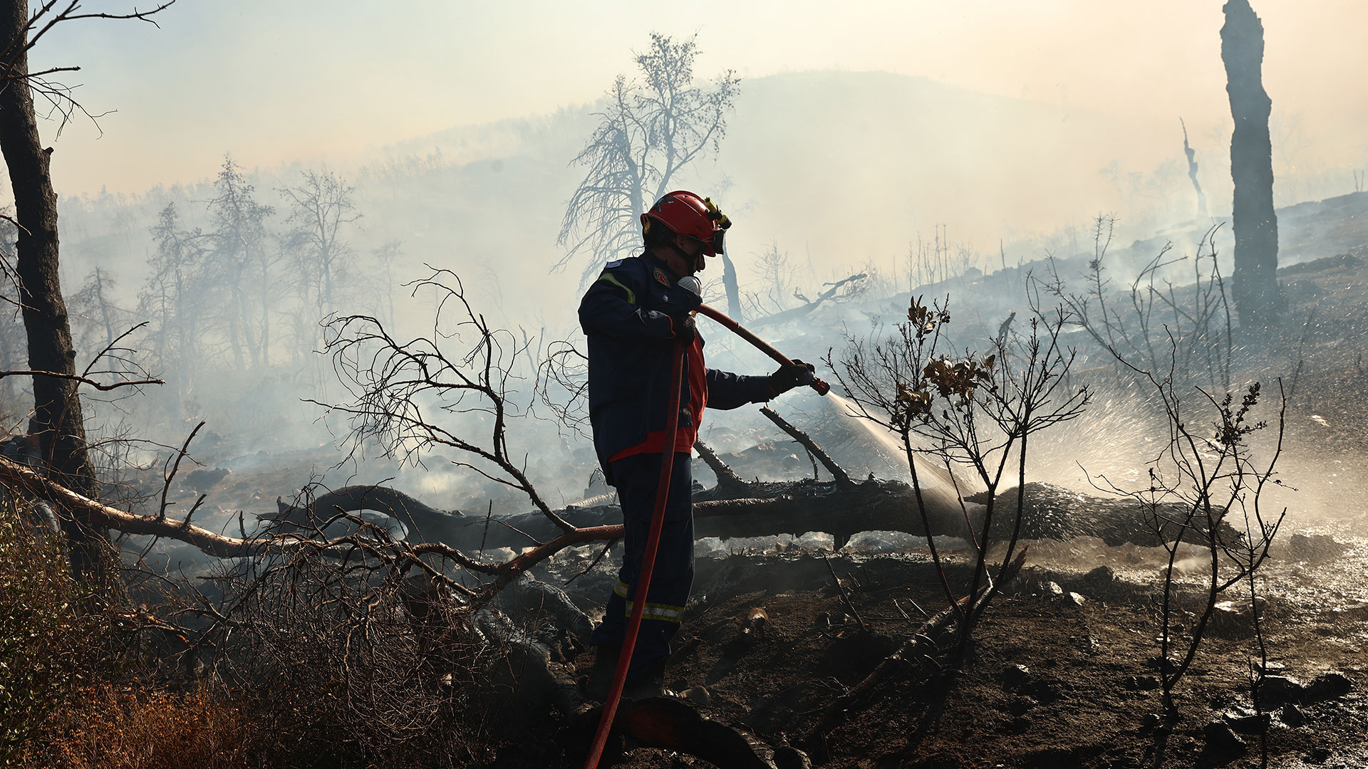 Χωρίς ενεργό μέτωπο η φωτιά στην Πάρνηθα-2