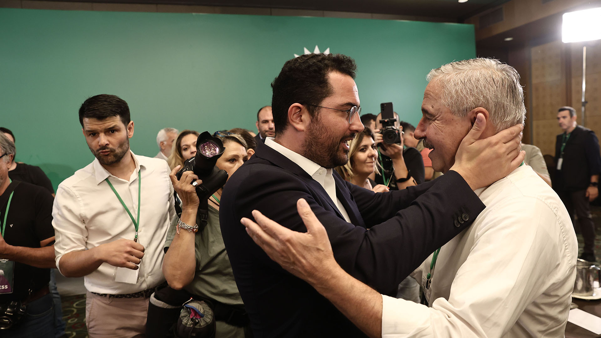 ΠΑΣΟΚ: Φωτογραφικά στιγμιότυπα από τη συνεδρίαση της Κ.Ε.-6