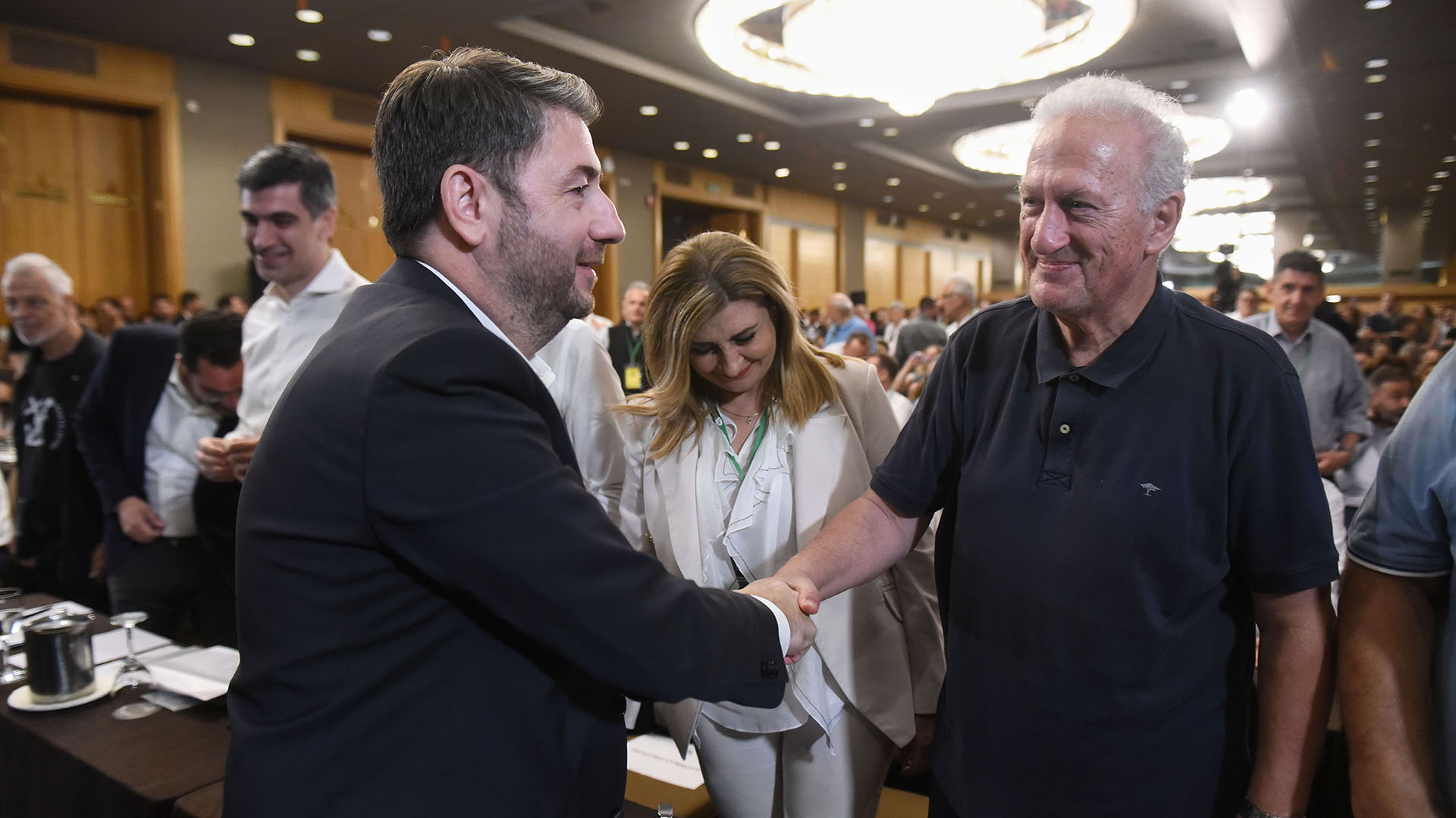 ΠΑΣΟΚ: Φωτογραφικά στιγμιότυπα από τη συνεδρίαση της Κ.Ε.-3