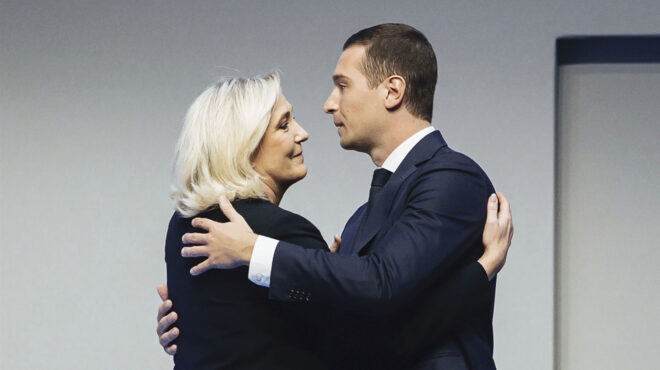 γαλλία-υπό-διάσπαση-η-δεξιά-563074525