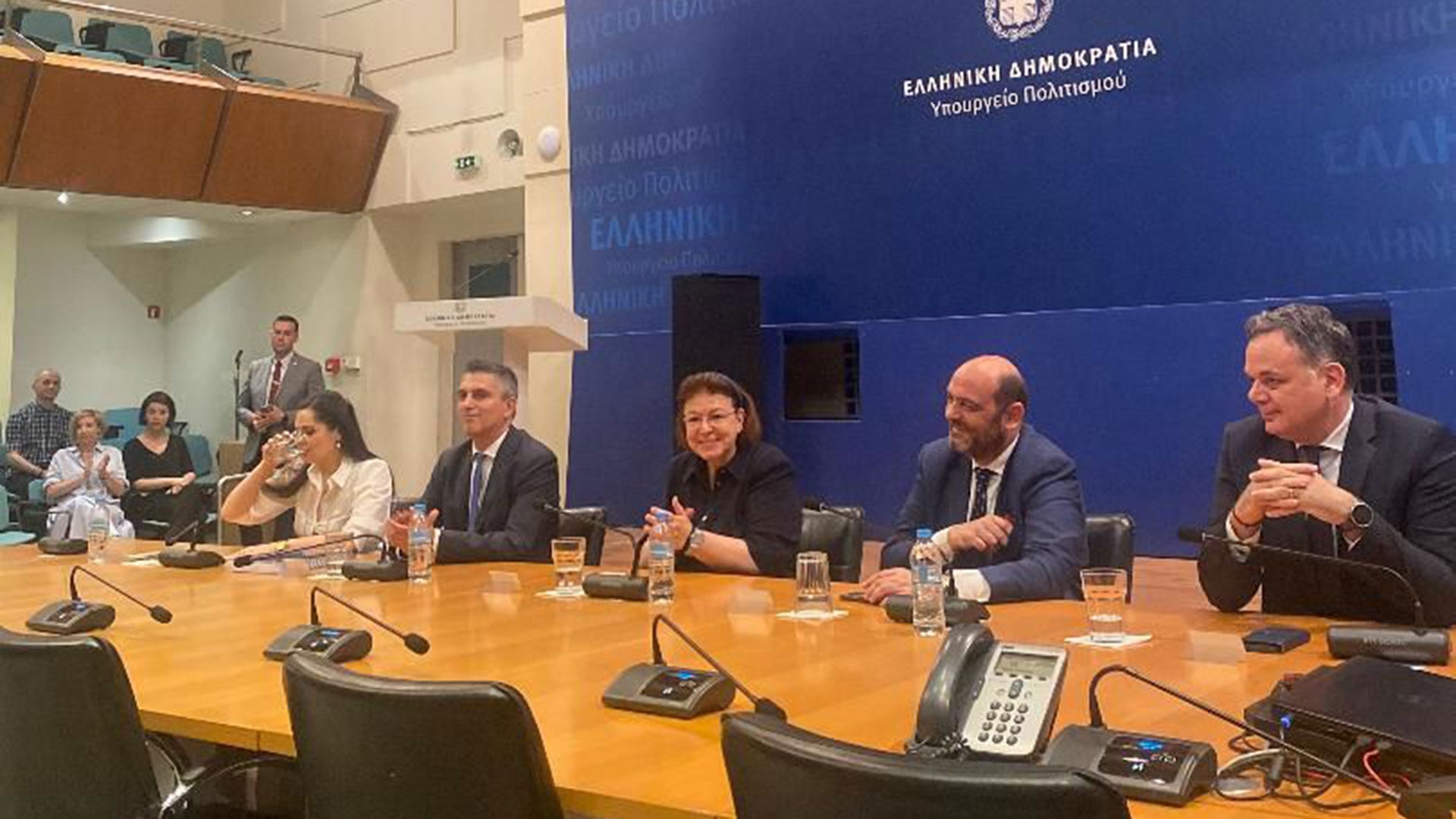 Τελετές παράδοσης – παραλαβής: Τα «κλικ» και οι δηλώσεις στα υπουργεία-6