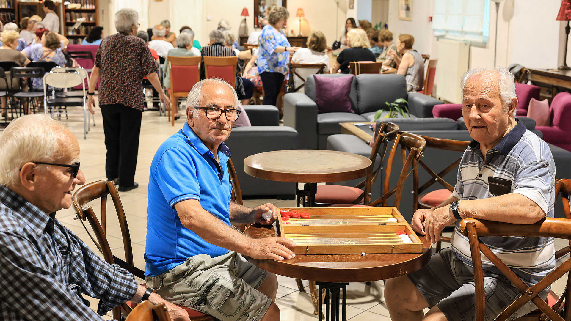 Mια ημέρα με καύσωνα στη Λέσχη Φιλίας παρέα με τη «Μαντάμ Σουσού» και τον Τσιτσάνη-8