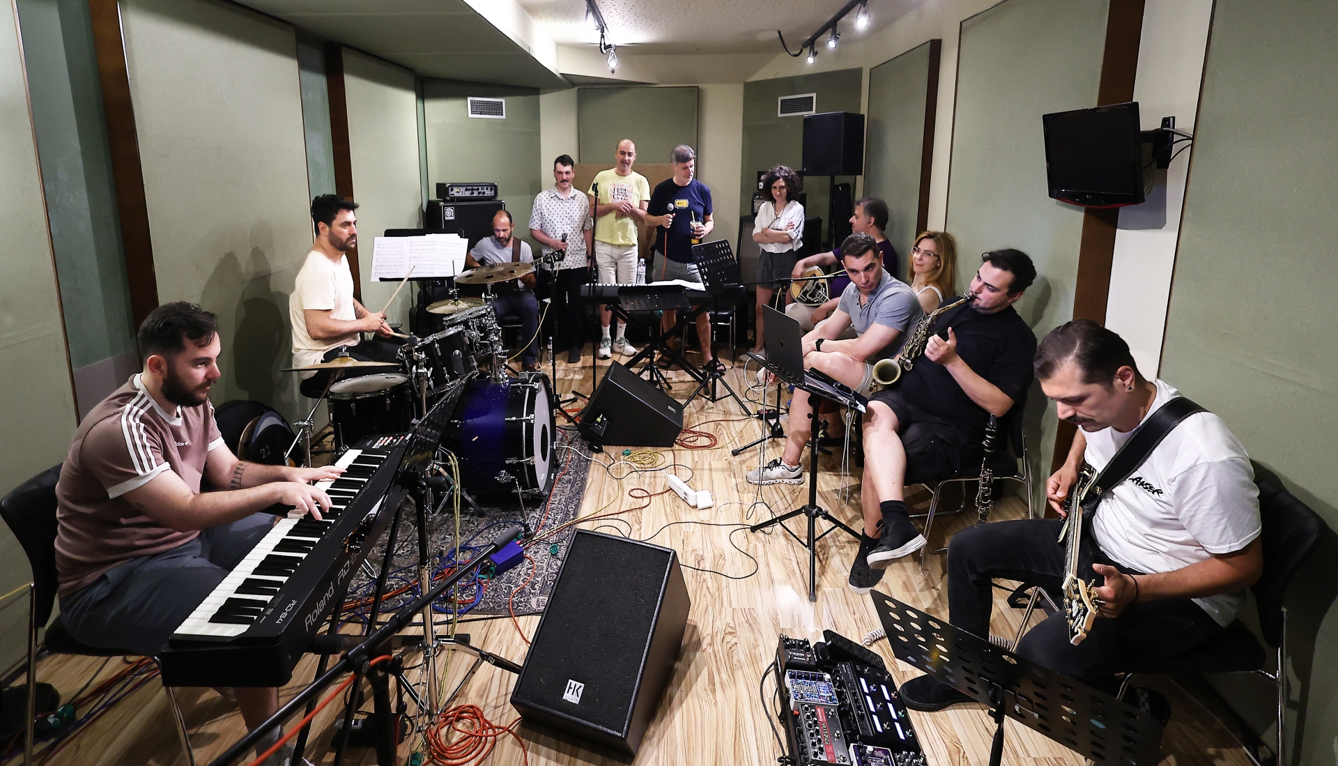 Τι κάνει το Μουσικό Κουτί στην Ταράτσα του Φοίβου;-1