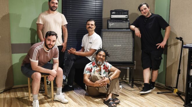 τι-κάνει-το-μουσικό-κουτί-στην-ταράτσα-563078752