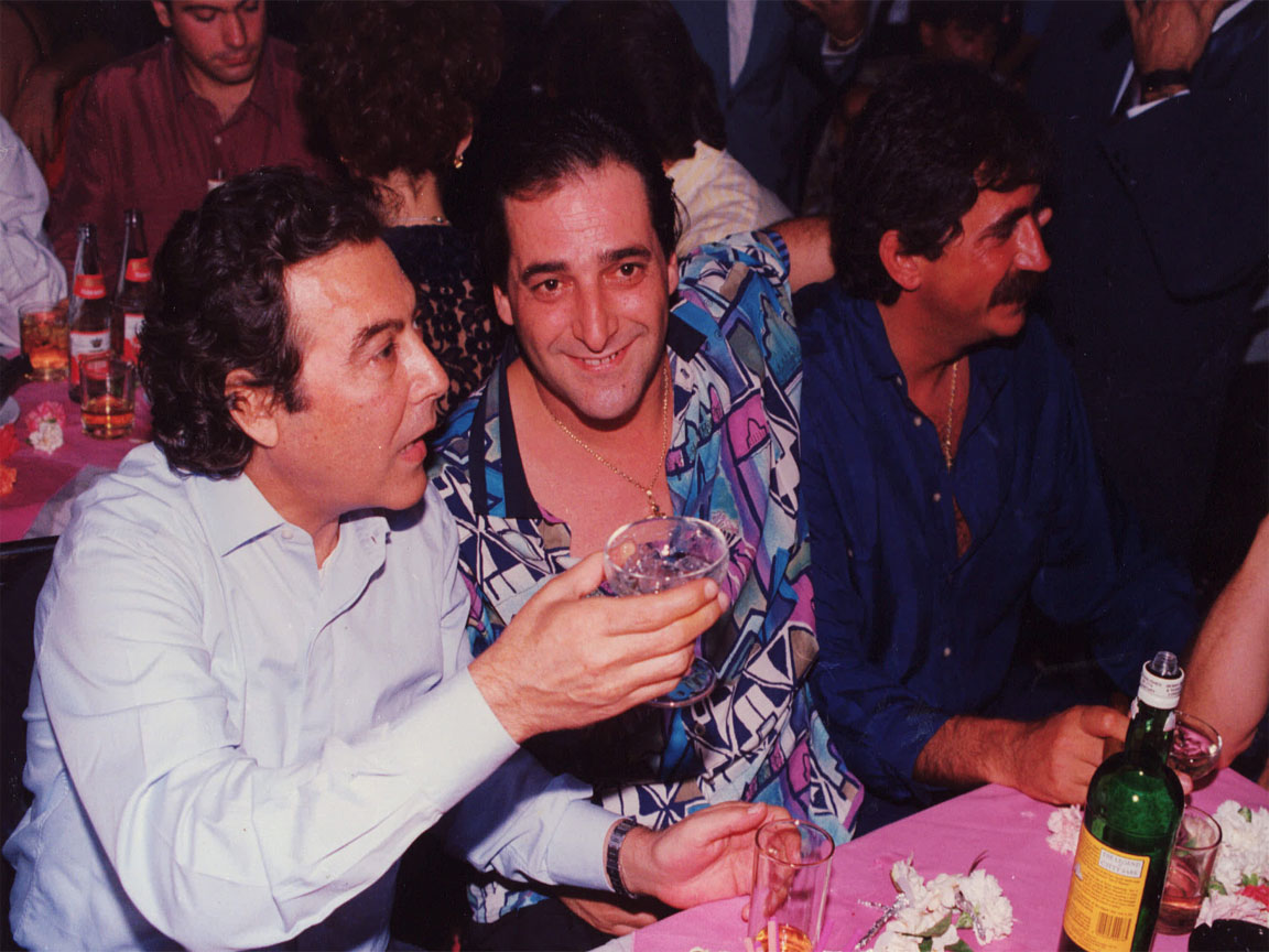 Βασίλης Καρράς: Ο «μουντζούρης» που έγινε φαινόμενο-3