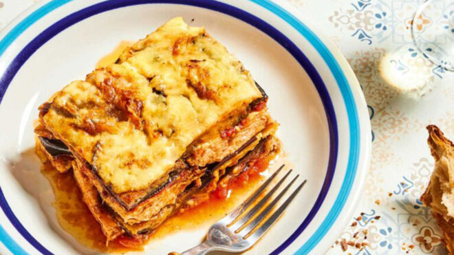 μουσακάς-με-κοτόπουλο-μελιτζάνες-και-563082259