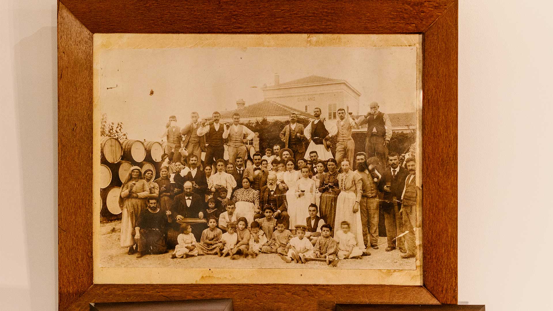 Δοκιμάζουμε τα διάσημα ποτά της Πάτρας-1