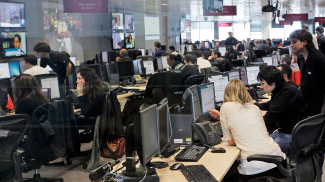 τηλεφωνητές-ρομπότ-και-απελπισμένοι-563078902