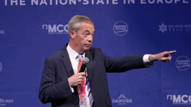 εκλογές-στη-βρετανία-επικεφαλής-του-reform-u-563057758