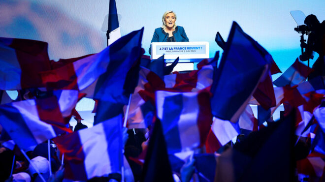 παθητική-η-γαλλική-ελίτ-έναντι-της-λεπ-563090614