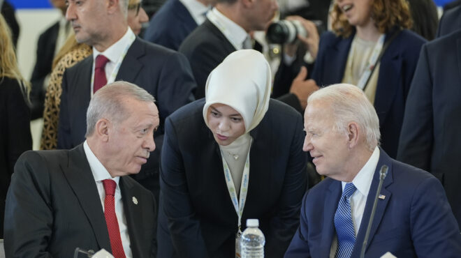 σύντομη-συνομιλία-ερντογάν-με-μπάιντ-563079538