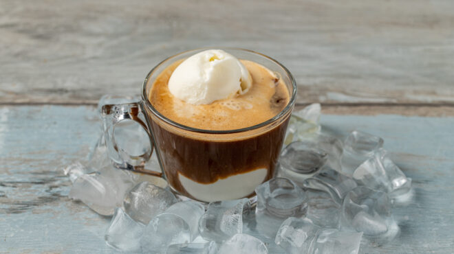 affogato-ιταλικός-καφές-με-παγωτό-563098138