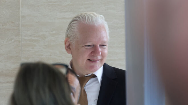 τζούλιαν-ασάνζ-η-αθόρυβη-διπλωματία-π-563096011