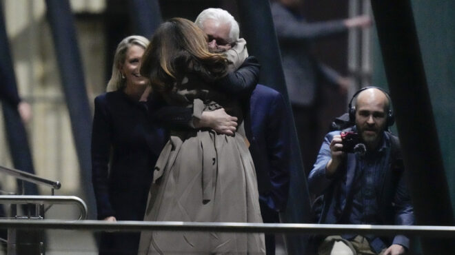 τζούλιαν-ασάνζ-εφτασε-στην-καμπέρα-563096317