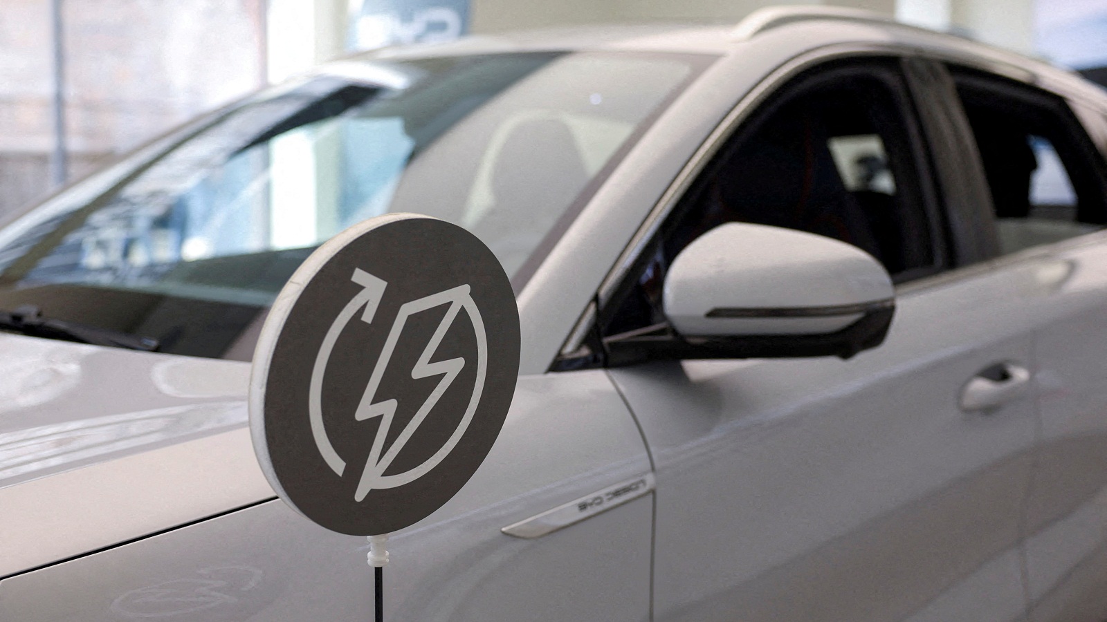 Kίνα: «Ελπίζουμε η Ε.Ε. να επανεξετάσει σοβαρά» την επιβολή δασμών στα κινεζικά ηλεκτρικά οχήματα-1