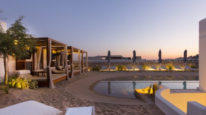 παραλία-μαβίλη-μιά-όαση-στην-καρδιά-τη-563096608