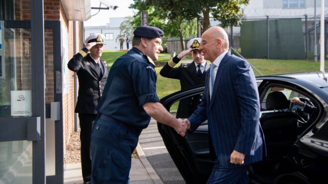 επίσκεψη-ν-δένδια-στο-ναυτικό-επιχειρ-563077708