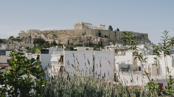 από-την-πλατεία-στην-ταράτσα-στο-περι-563090554