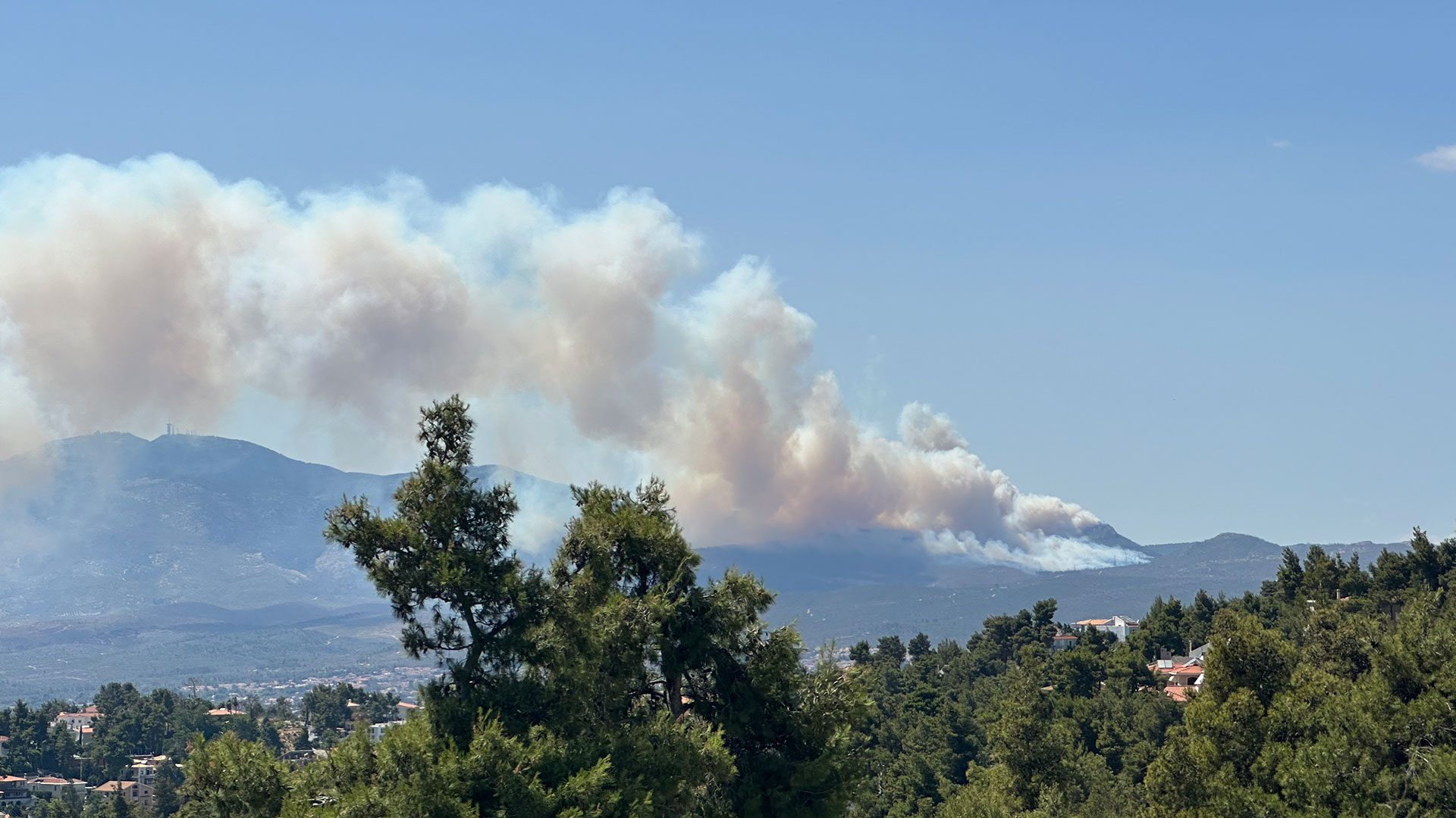 Χωρίς ενεργό μέτωπο η φωτιά στην Πάρνηθα-12