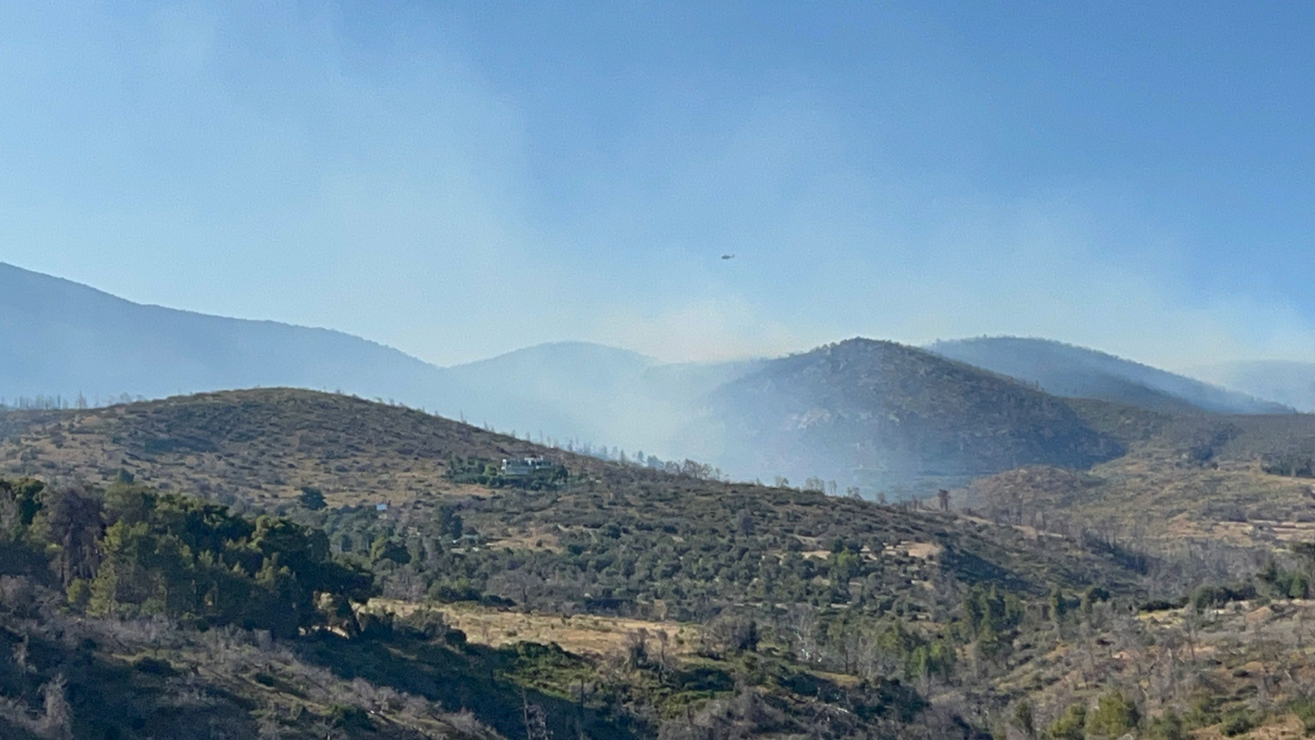 Χωρίς ενεργό μέτωπο η φωτιά στην Πάρνηθα-1