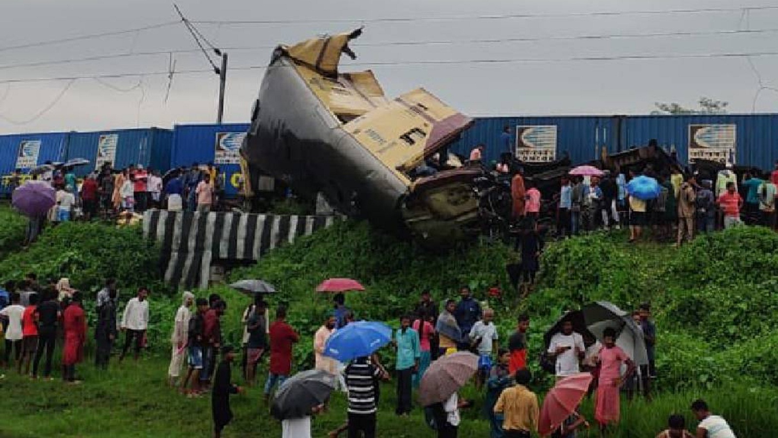 Ινδία: Πολύνεκρη σύγκρουση εμπορευματικού τρένου με επιβατικό-1